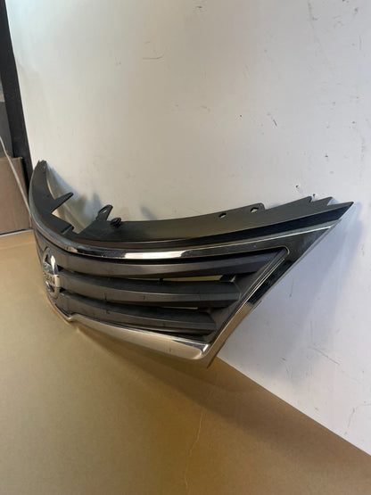 2010 to 2012 Nissan Versa Hatchback Front Upper Grill Grille AI3971 DW1