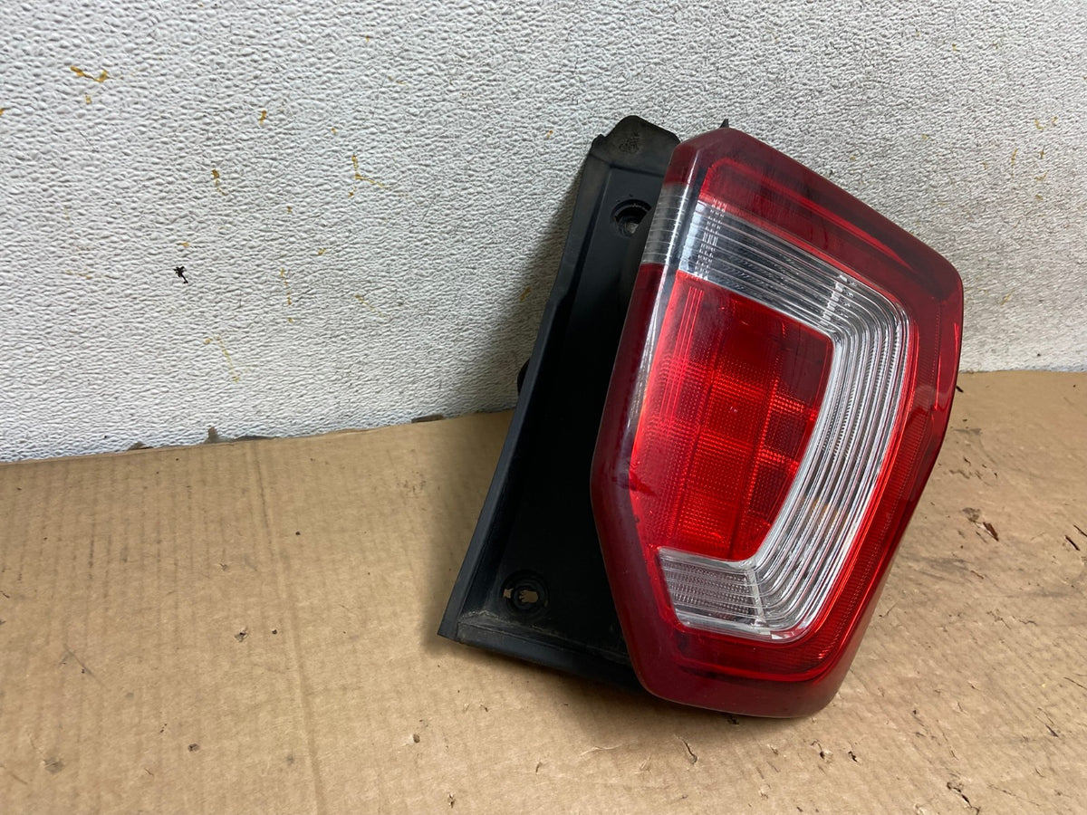 2016 -2019 Ford Explorer Right Passenger Side Rh Tail light AI8267 LK2