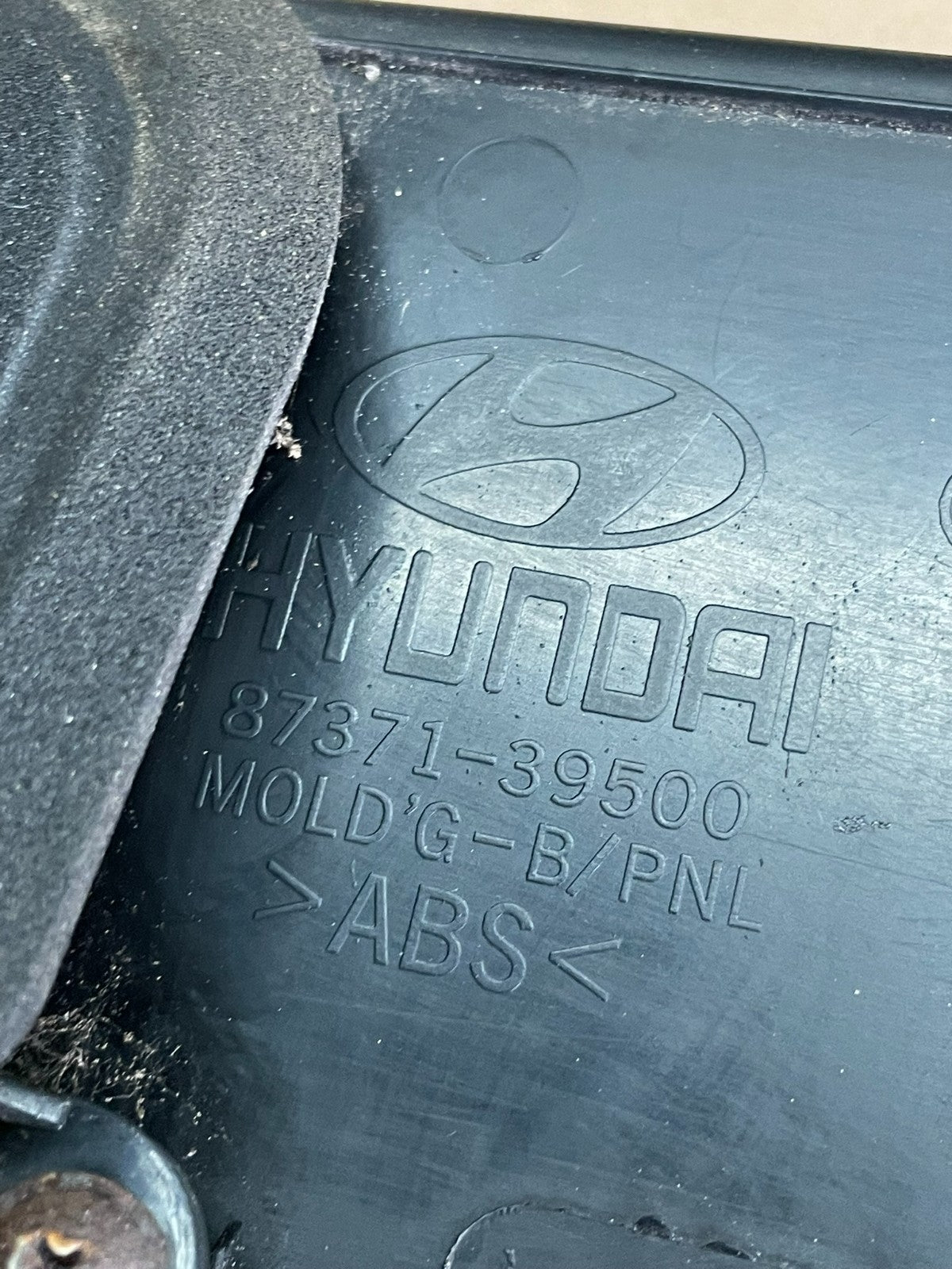 2003 - 2005 Hyundai Xg Trunk Lid Trim License Panel W Reverse Light AA1947 DG7