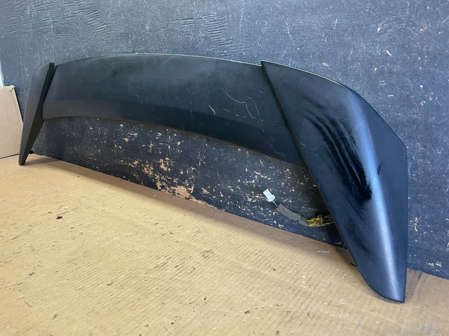 2003 to 2008 Hyundai Tiburon OEM Rear Spoiler Wing W/ 3RD Break Light AA5977 DG2