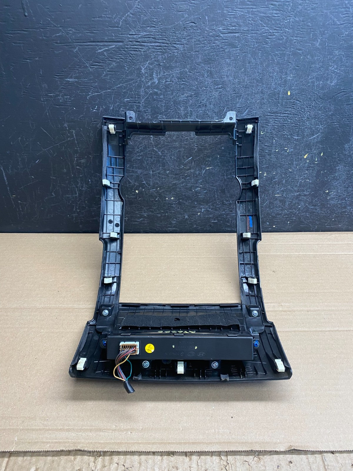 2011 to 2013 Kia Sorento Center Radio Climate Control Clock Trim af6550 DG4