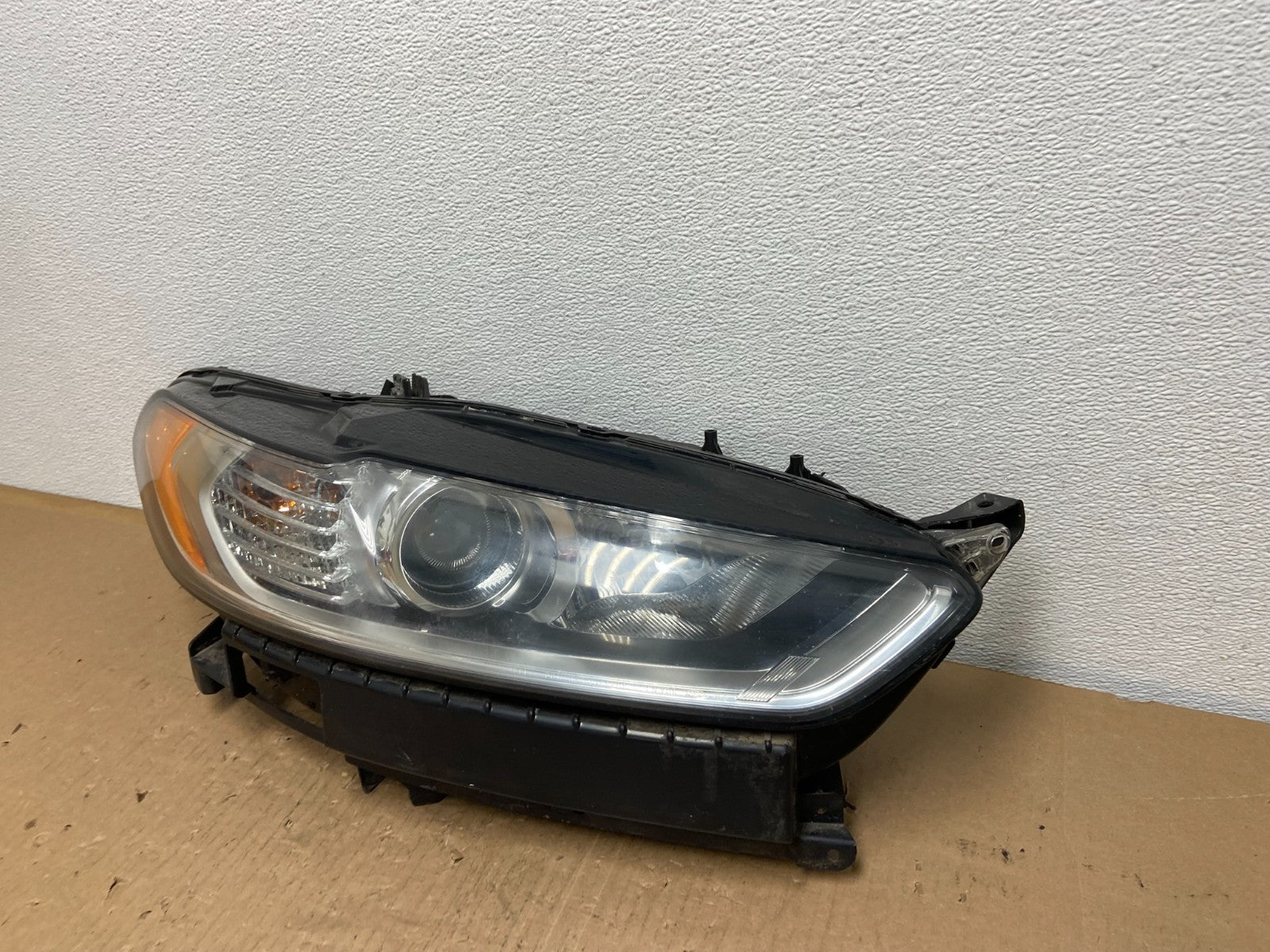 2013 to 2016 Ford Fusion Right Passenger Rh Side Headlight AB6623 DW1