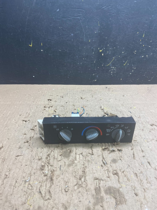 2001 - 2007 GMC Chevrolet Express 1500 Climate Control A/C t9045 DG0