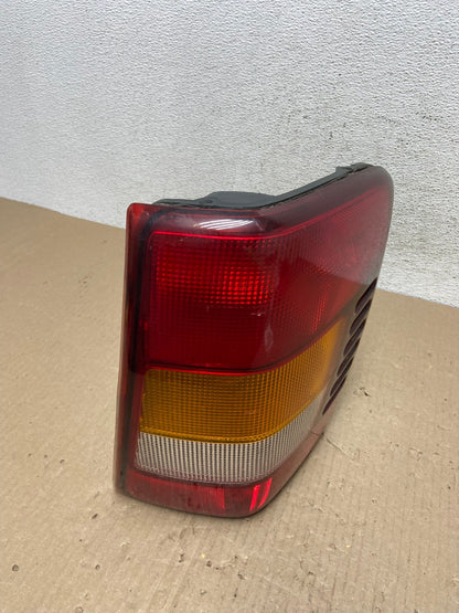 1999-2004 Jeep Grand Cherokee WJ Right Passenger Rh Tail Light AE9651 LK2