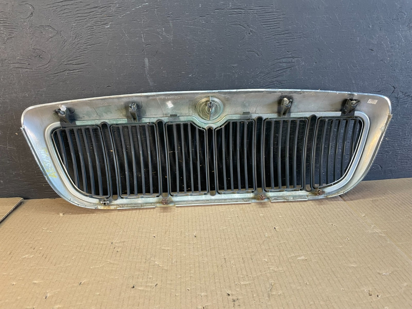 1998 to 2002 Mercury Grand Marquis Front Upper Grill Grille ae3745 DG3