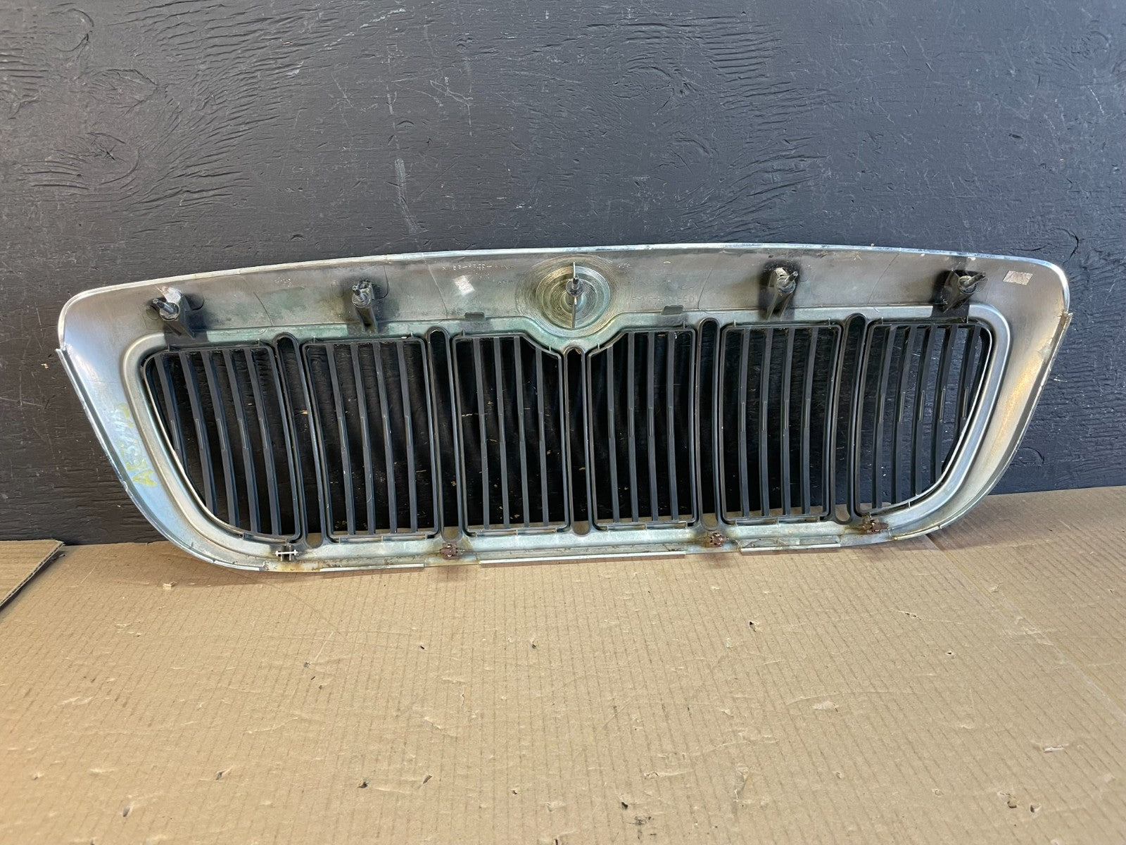 1998 to 2002 Mercury Grand Marquis Front Upper Grill Grille ae3745 DG3