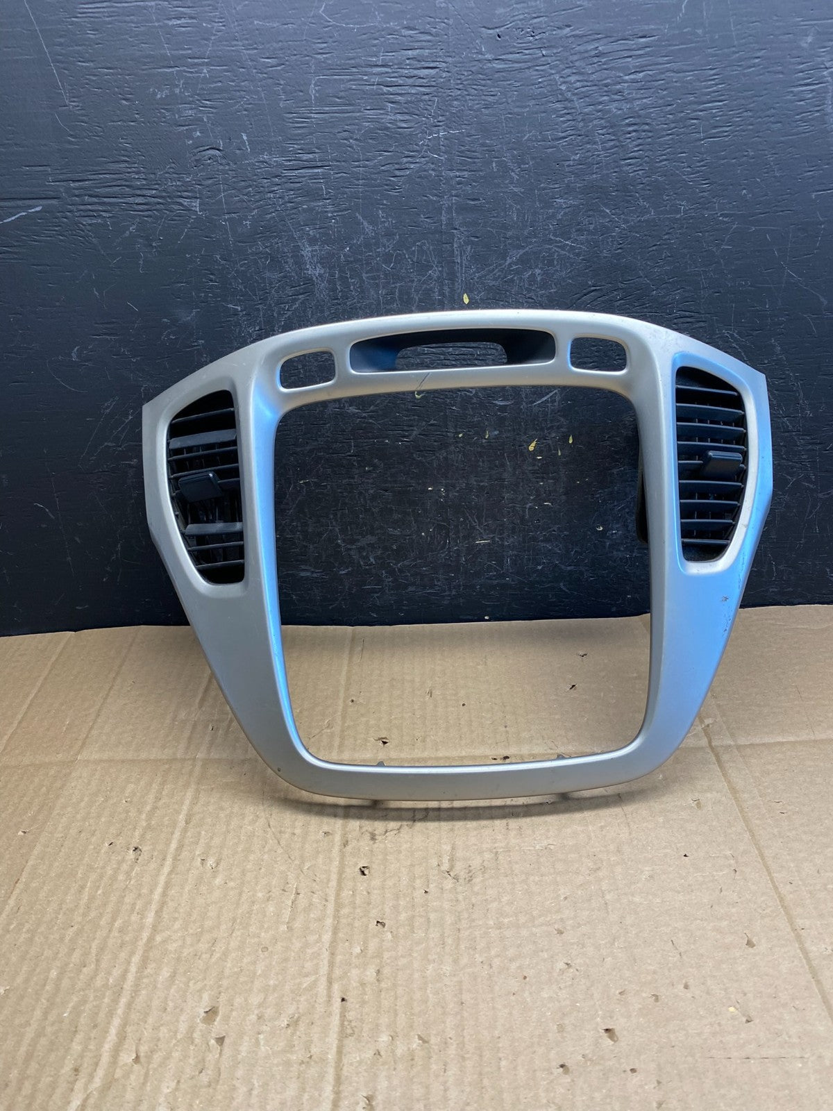 2001-2007 Toyota Highlander Radio Climate Dash Trim Bezel Air Vent AC9411 DG0