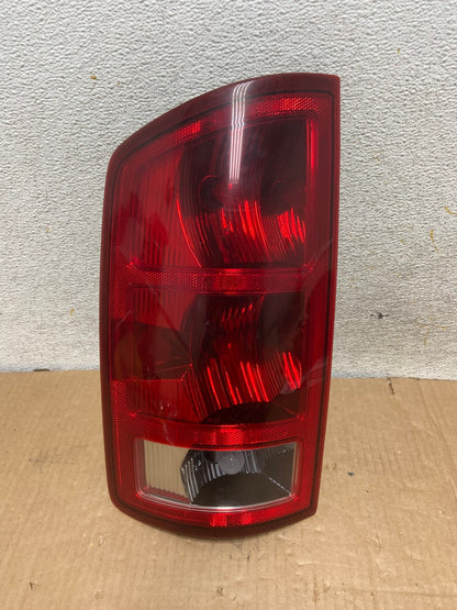 2002 to 2006 Dodge Ram 1500 Left Driver side Tail Light AI6936 LK0