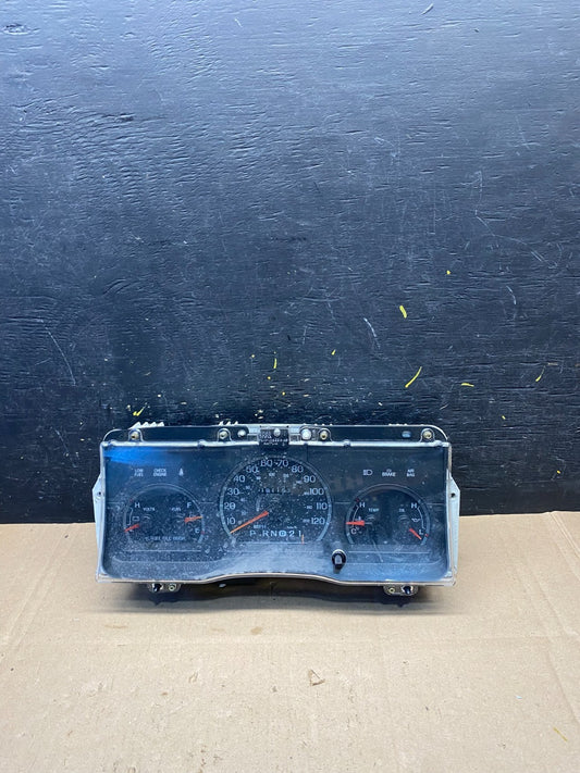 2001 to 2005 Mercury Grand Marquis Speedometer Cluster Gauge R8824 DG0