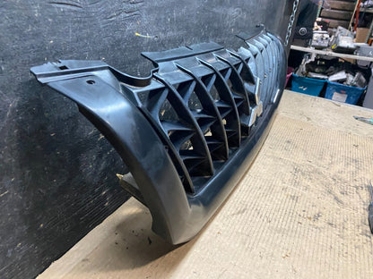 2000 2001 Mitsubishi Montero Front Upper Grill Grille OEM V9582 DG2