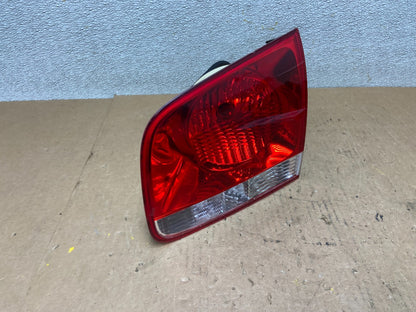 2004-2007 Volkswagen Touareg Right RH Side Inner Tail Light Oem Z7736 PS2