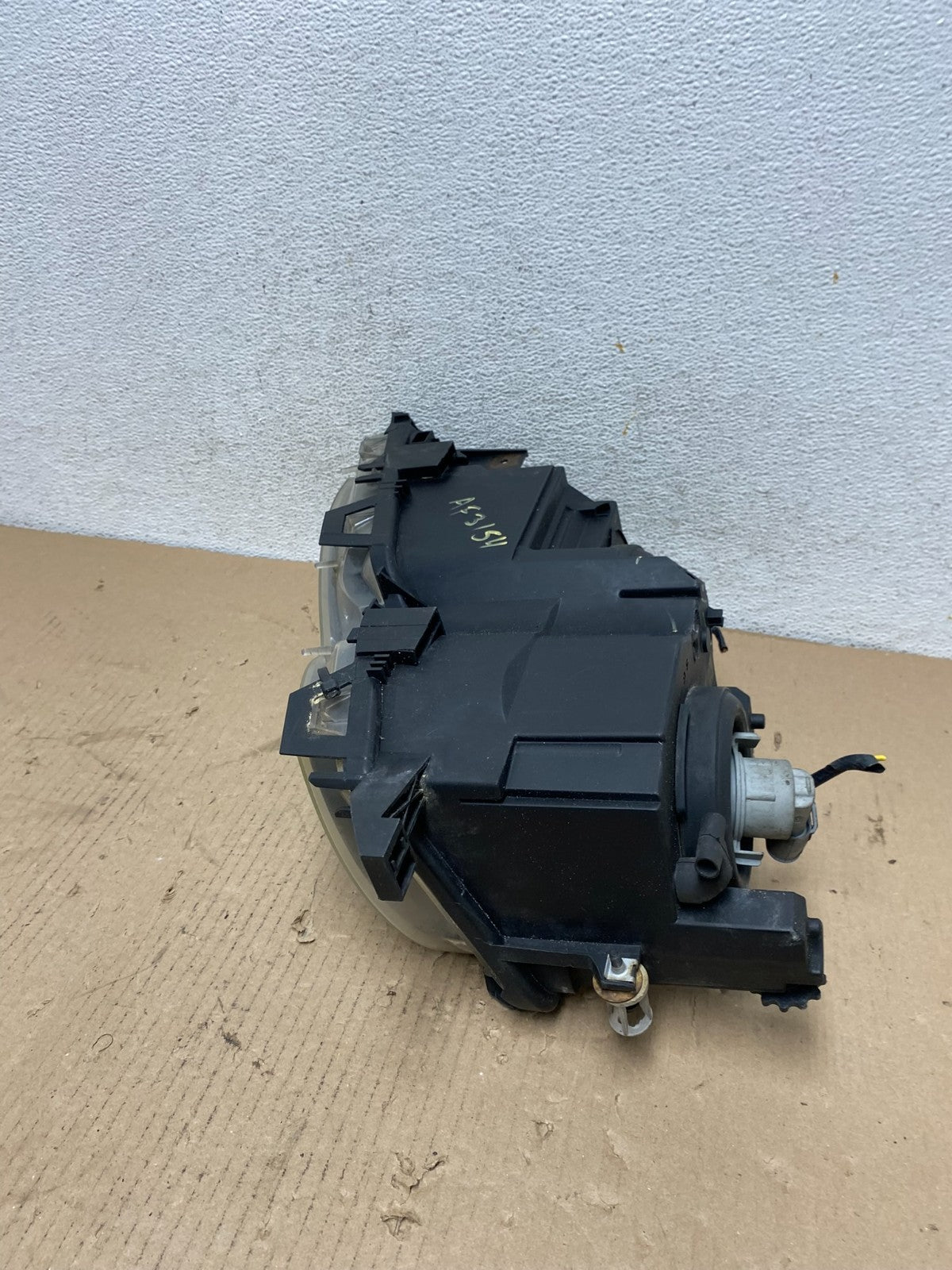 2002 to 2005 BMW 3 E46 Sedan Right Passenger RH Halogen Headlight AF3154 DW7