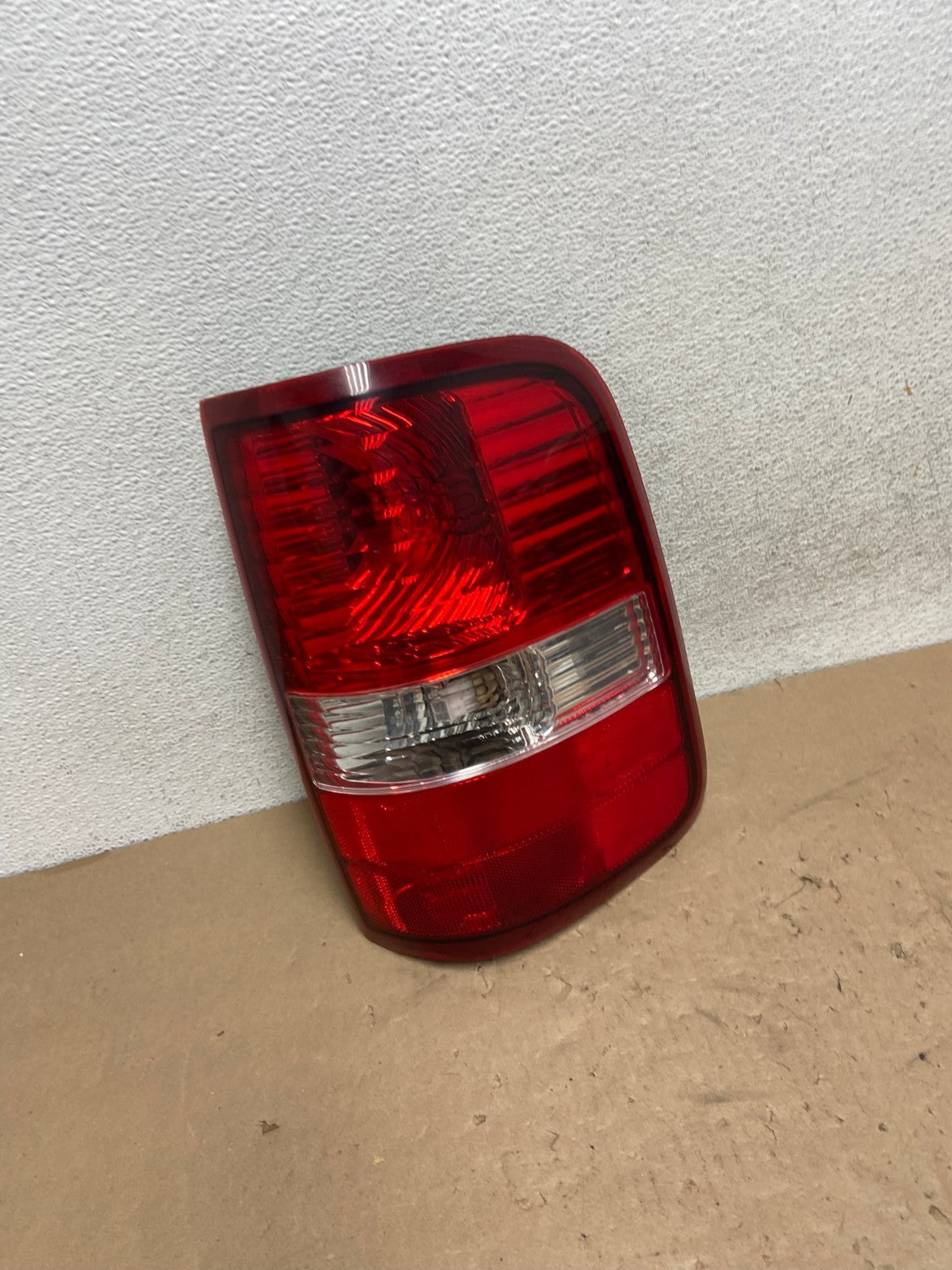 2004 to 2008 Ford F150 F-150 Right Passenger RH Side Tail Light AG5578 LK2