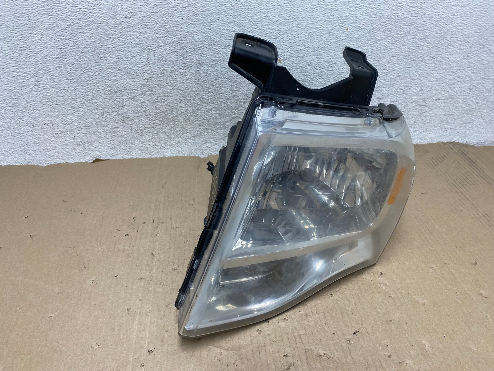 2007 - 2014 Ford Expedition Left Driver LH Side Headlight Halogen AG6925 DW2