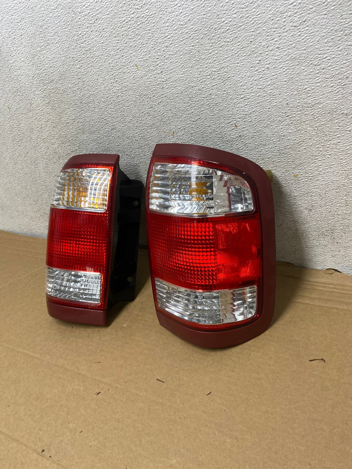 1999 to 2004 Nissan Pathfinder Right + Left Set Side Tail lights AH8192 LK1