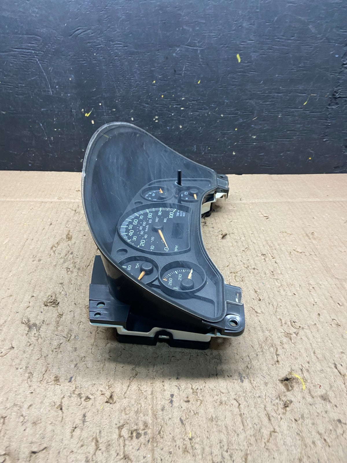 2004 to 2007 Chevrolet Express Speedometer Cluster Gauge Q2034 DG1