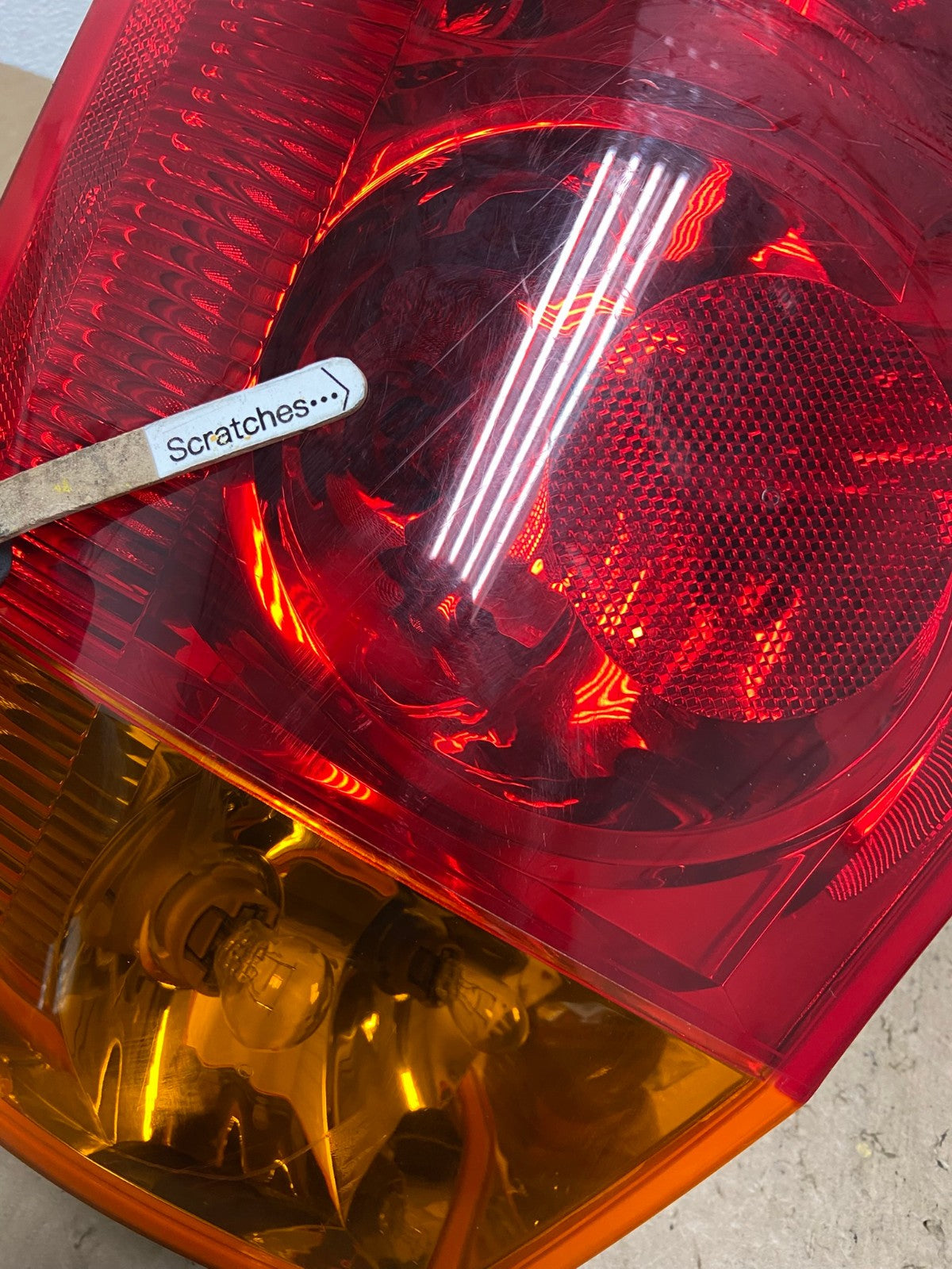 2004 to 2006 Chrysler Pacifica Right Passenger Rh Side Tail Light  AC0293 LK3