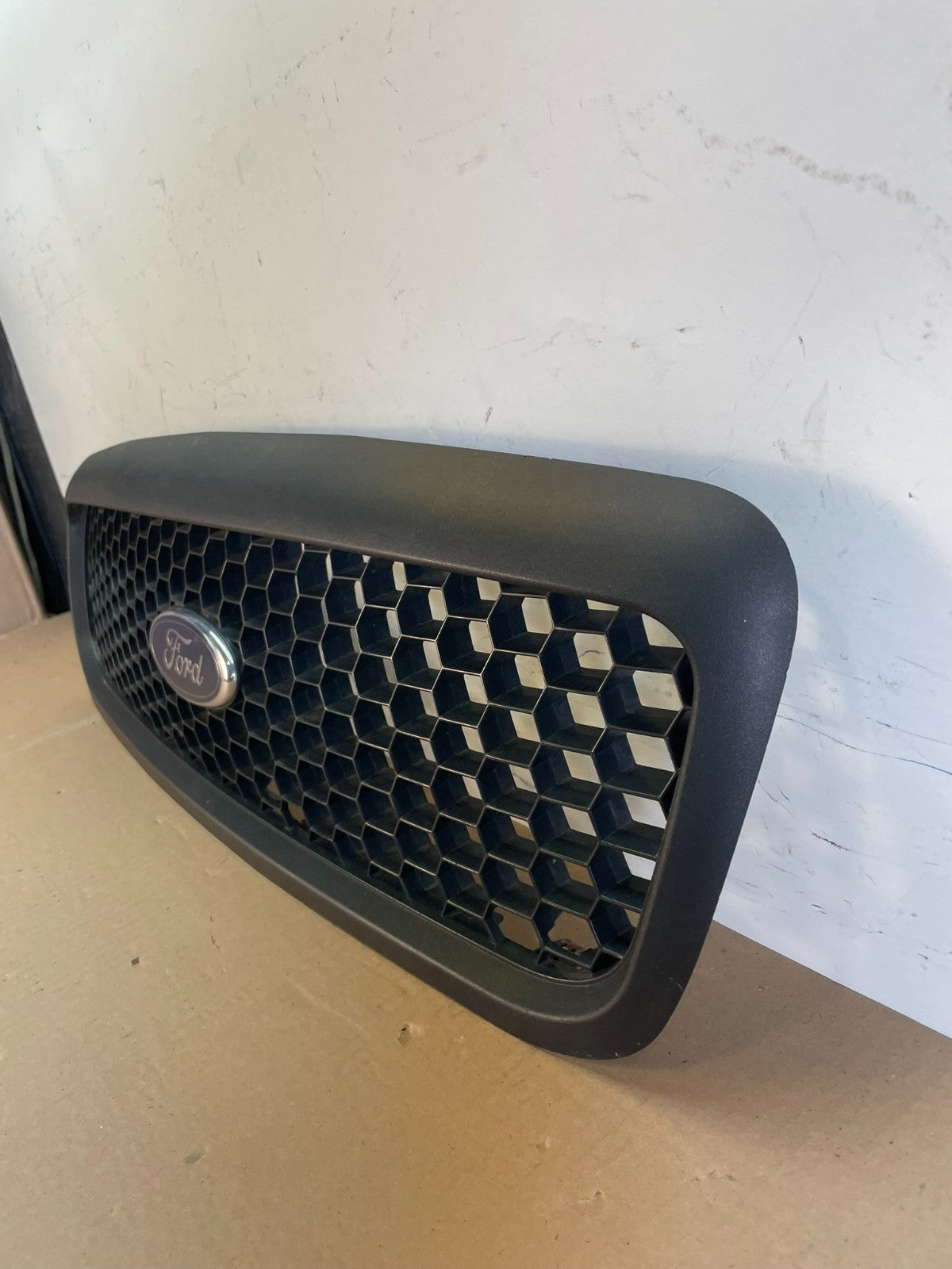 2001-2011 Ford Crown Victoria Front Upper Grille Grill Honeycomb Black ag7716 DG1