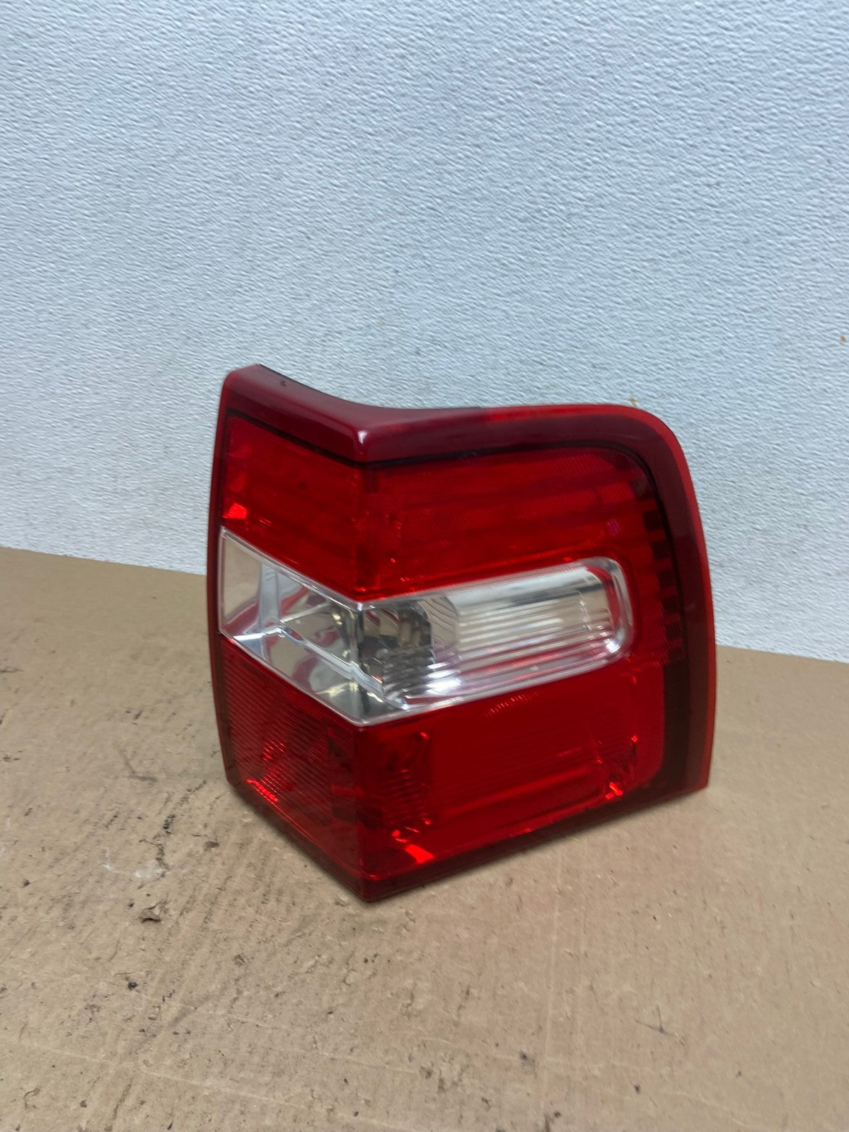 2007 - 2012 Ford Expedition Right Passenger Rh Side Tail light AE6490 LK0