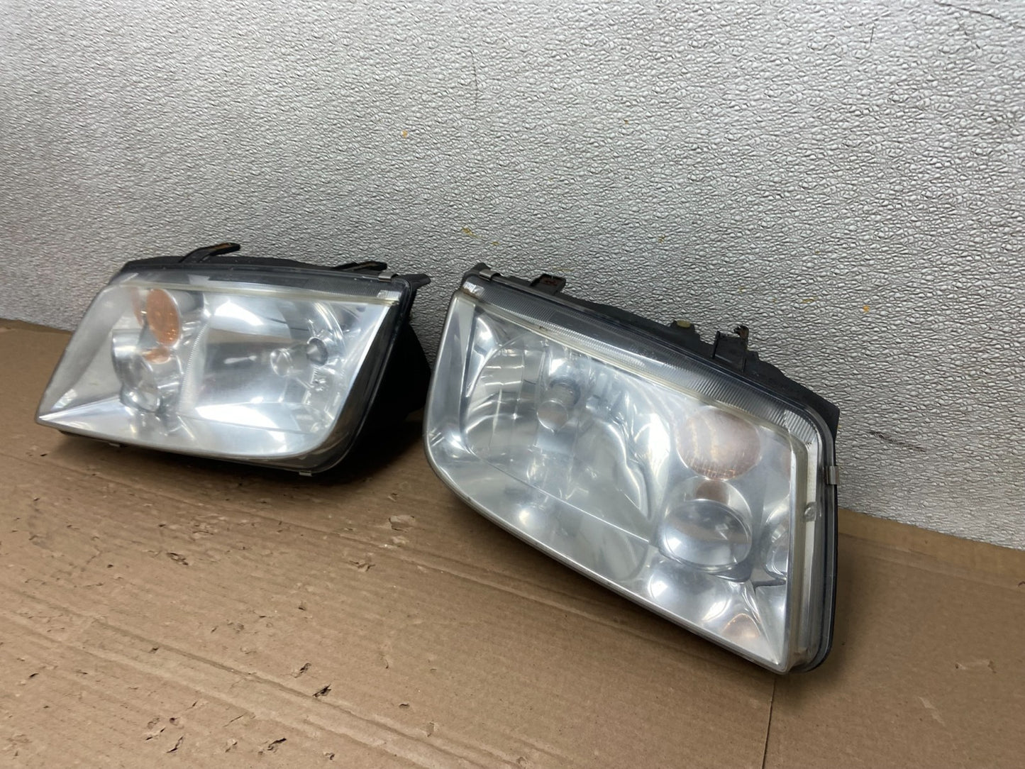 2002 to 2004 Volkswagen Jetta Left+Right Halogen Headlights AB1413 DW1