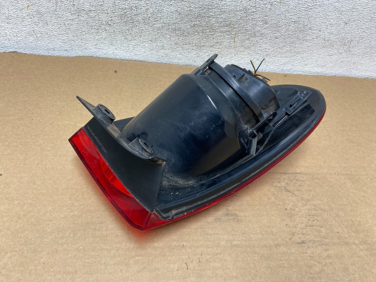 2009 to 2011 Volkswagen Tiguan Right Passenger Side Tail Light AH4405 DW4