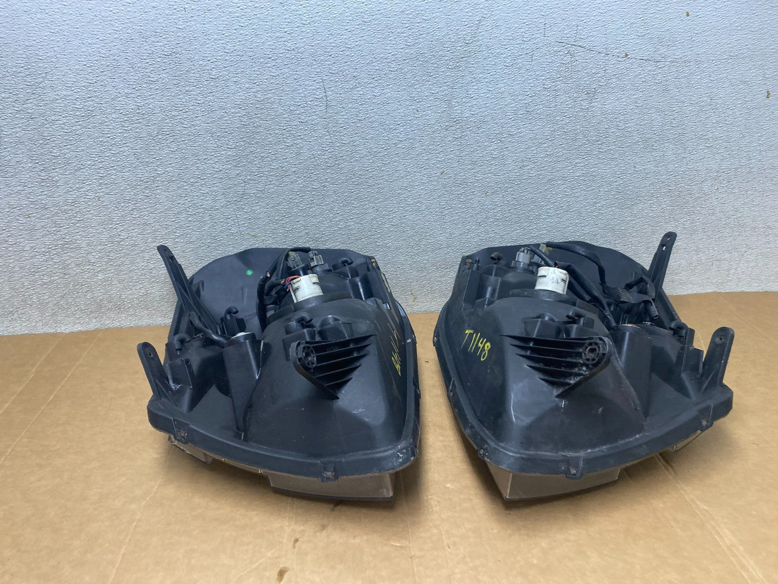 2005 to 2009 Chevrolet Equinox Left+Right Set Halogen Headlights T1148 DW12