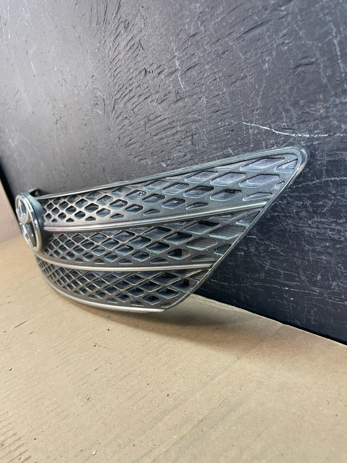 2002 2003 2004 Toyota Camry Front Upper Grill Grille AD5779 DG1