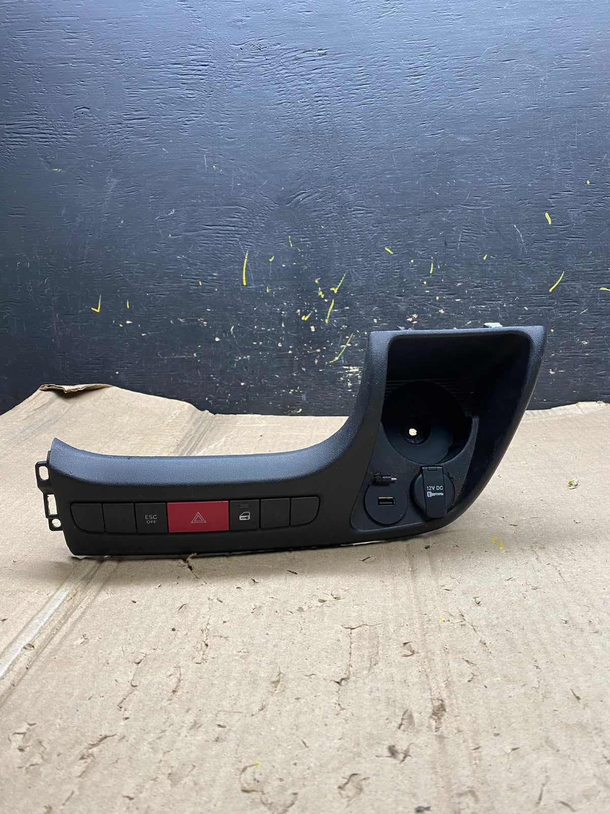 2014-2018 Ram Promaster Front Center Hazard Cover Storage USB Cup Holde X5876 DG0