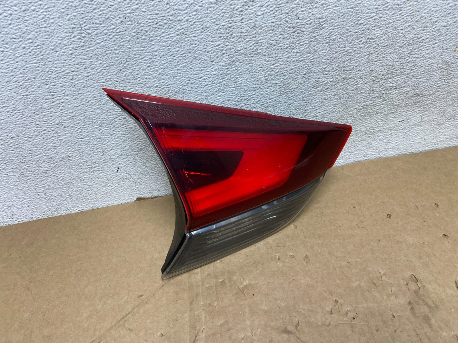 2017 - 2020 Nissan Rogue Inner Left Driver LH Side Tail Light AG05170