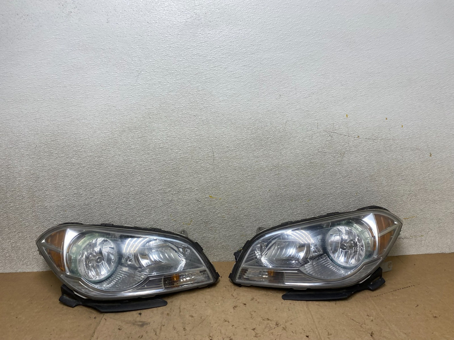 2008 to 2012 Chevrolet Malibu Left+Right Side Set Headlights Oem X2111 DW0