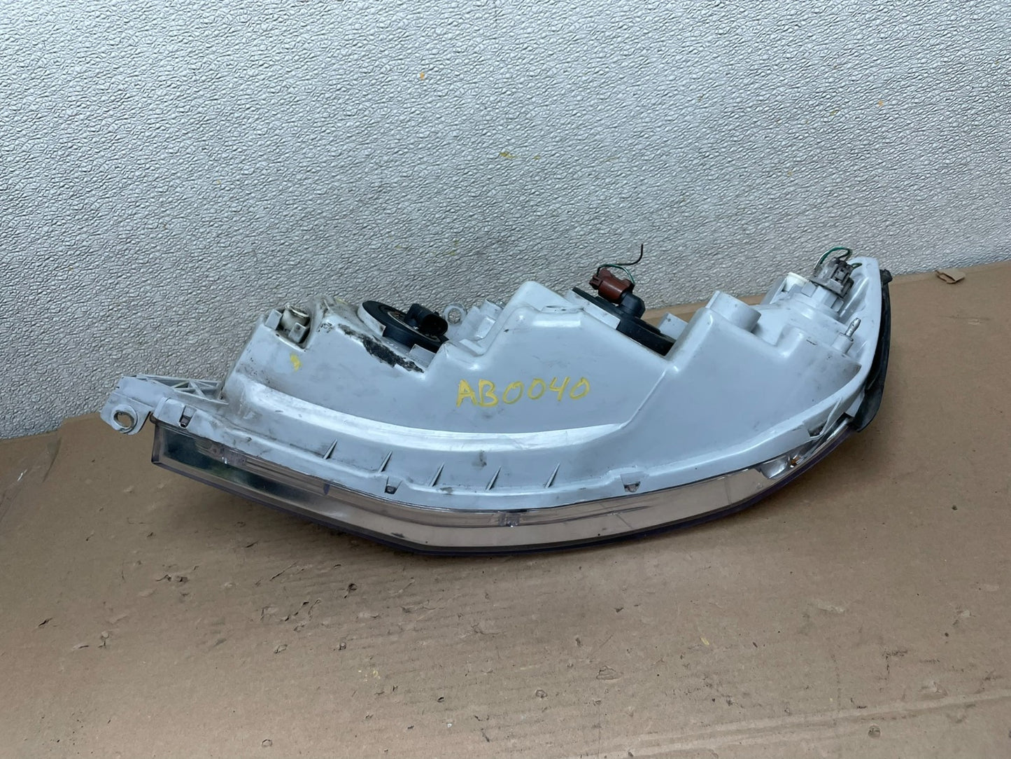 2000-2004 Toyota Avalon Halogen Headlight Right Passenger RH OEM AB0040 DW6