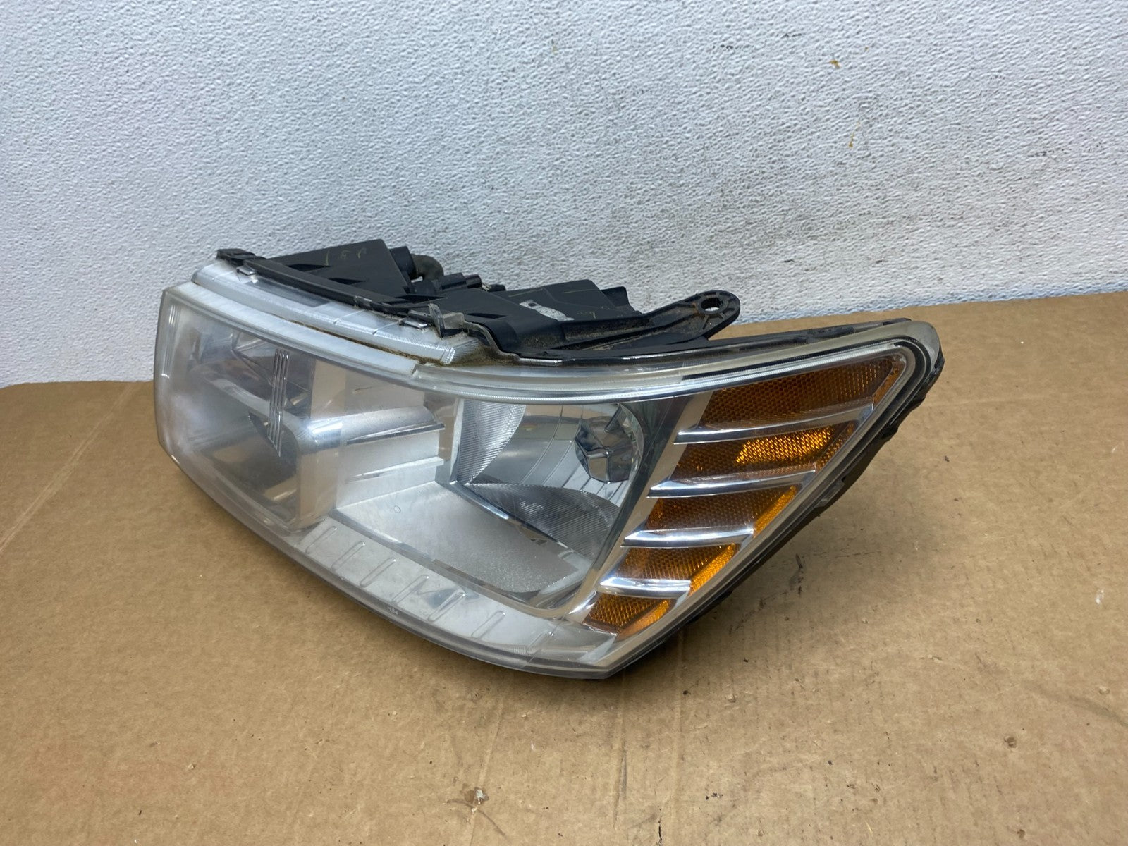 2009 to 2017 Dodge Journey Headlight Left Driver Lh Side Halogen AD6072 DW1