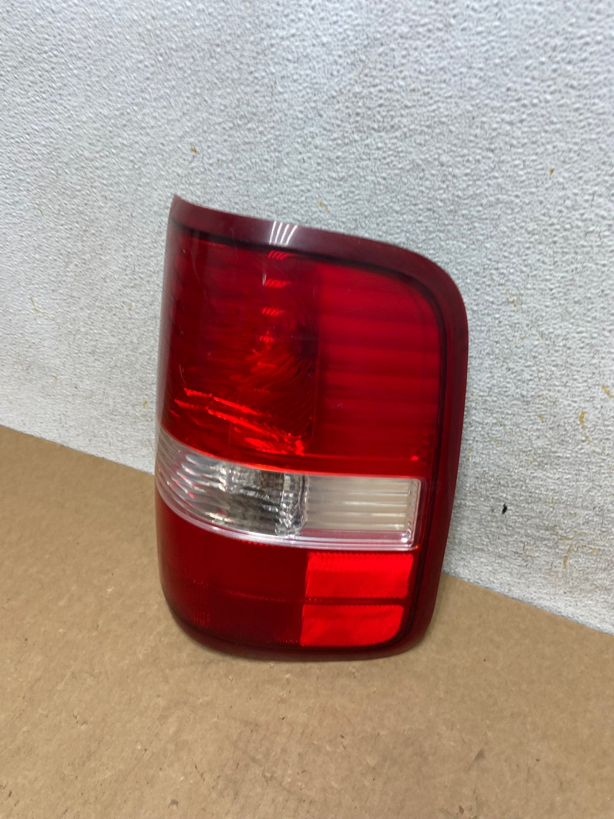 2004 to 2008 Ford F150 F-150 Right Passenger RH Side Tail Light AI3325 LK1