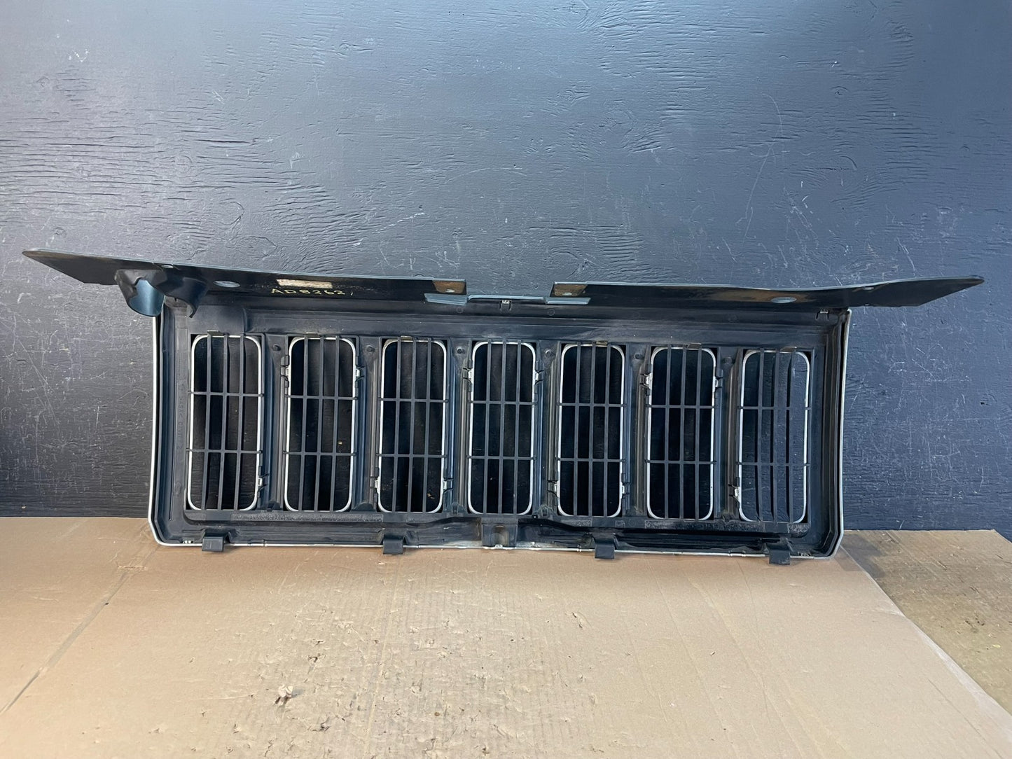2006 to 2010 Jeep Commander Front Upper Grill Grille ad8262 DG3