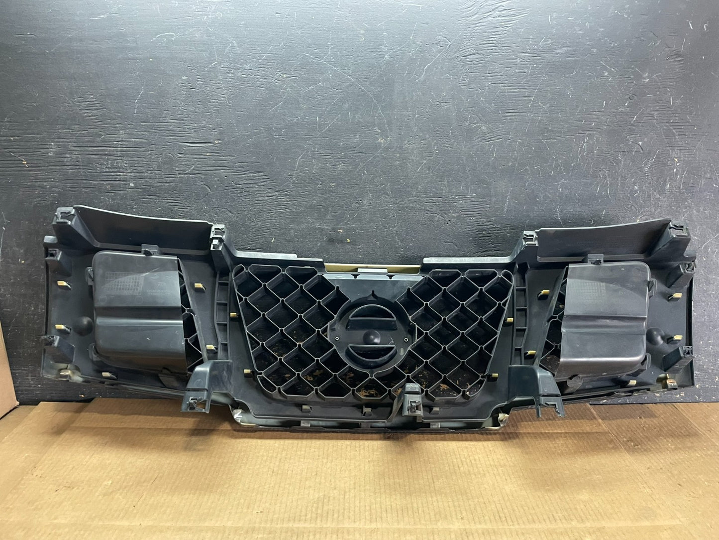 2008-2015 Nissan Armada Front Upper Grill Grille OEM AA9061 DG7