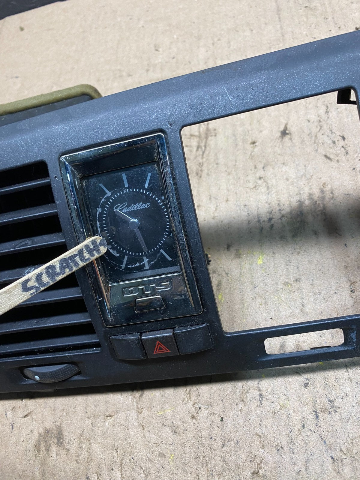 2006 to 2011 Cadillac DTS Dash Center Air Vent Heater Bezel OEM R8444 DG1