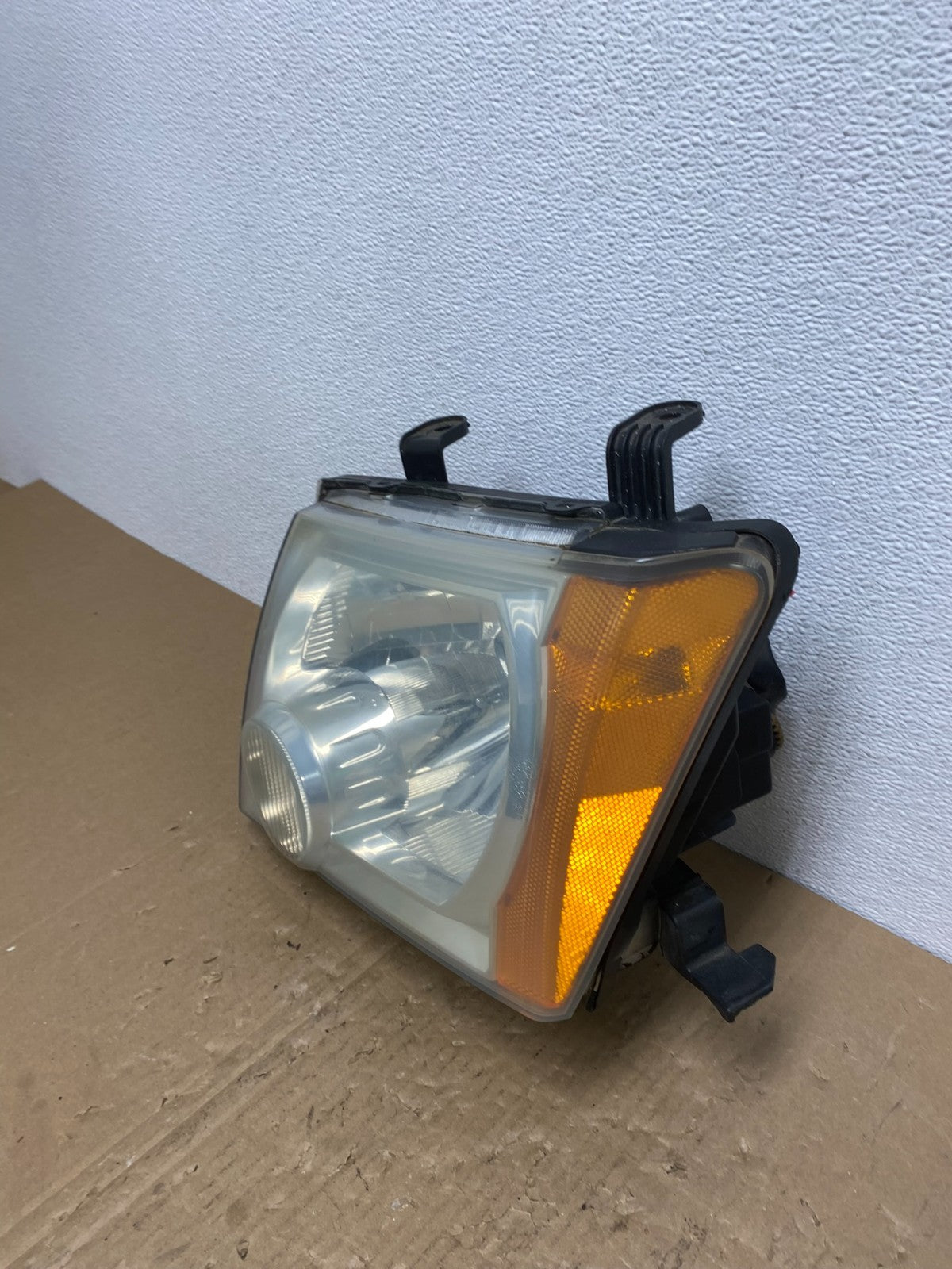 2005 - 2015 Nissan Xterra Driver Left LH Side Headlight AB6968 DW1
