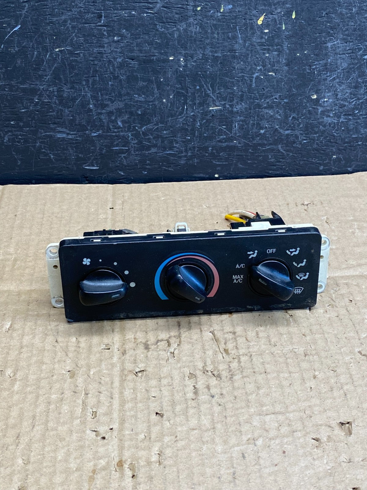 99-04 Ford F-250 F-350 Super Duty Dash Heater A/C Climate Control AC95740