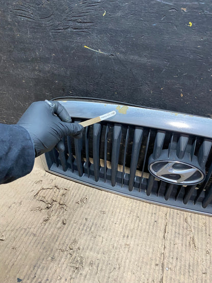 2001 to 2005 Hyundai Sonata Front Upper Grille Grill Bumper V4329 OEM GD4
