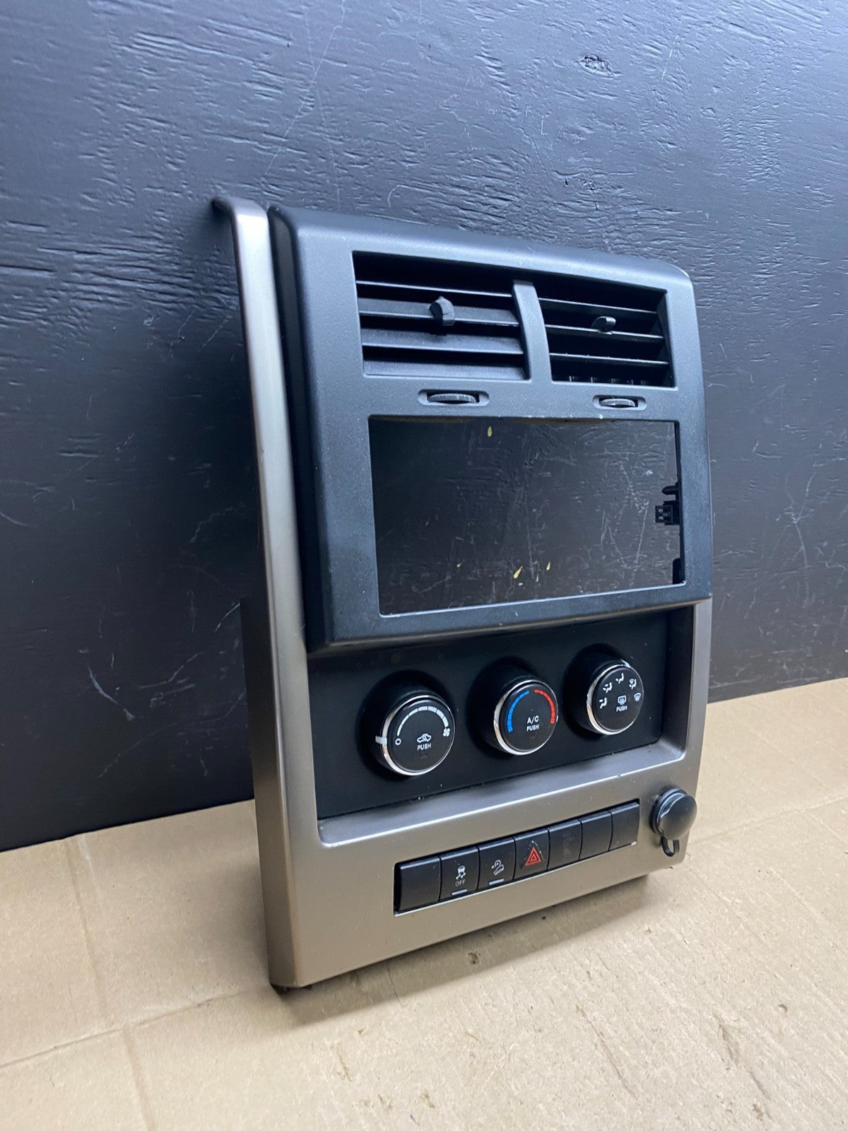2008 to 2012 Jeep Liberty Dash Climate Temperature Control Radio Bezel AB9490 DG2