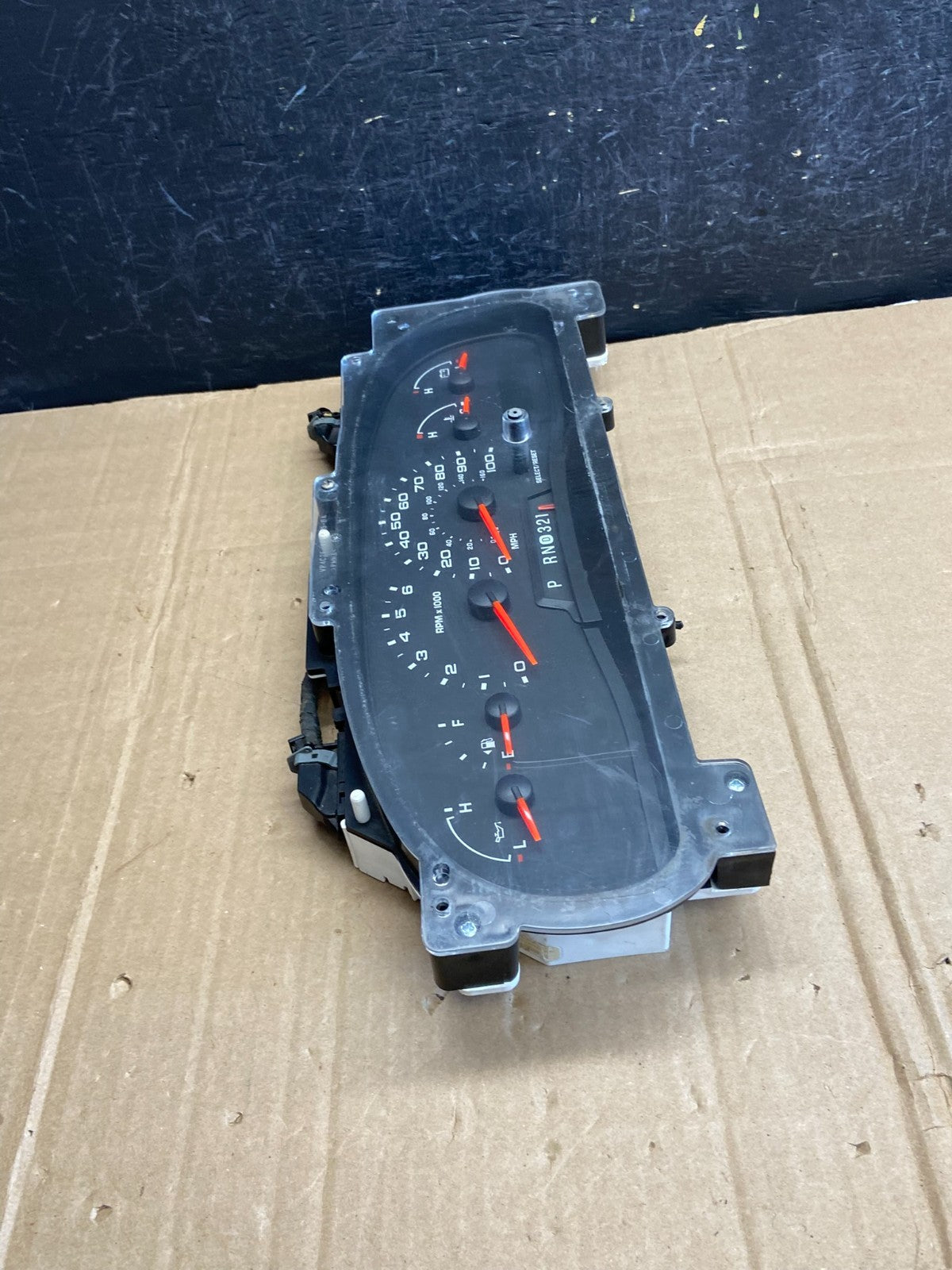 2004 to 2007 Ford E150 E250 E350 Gauge Speedometer Cluster ad7076 DG1