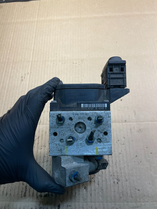 1998-2002 Mercedes W203 C230 CLK320 ABS Anti Lock Brake Pump Module X8568 DG0