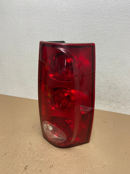 2007 to 2011 GMC Yukon Right Passenger RH Side Tail Light AE7246 LK0