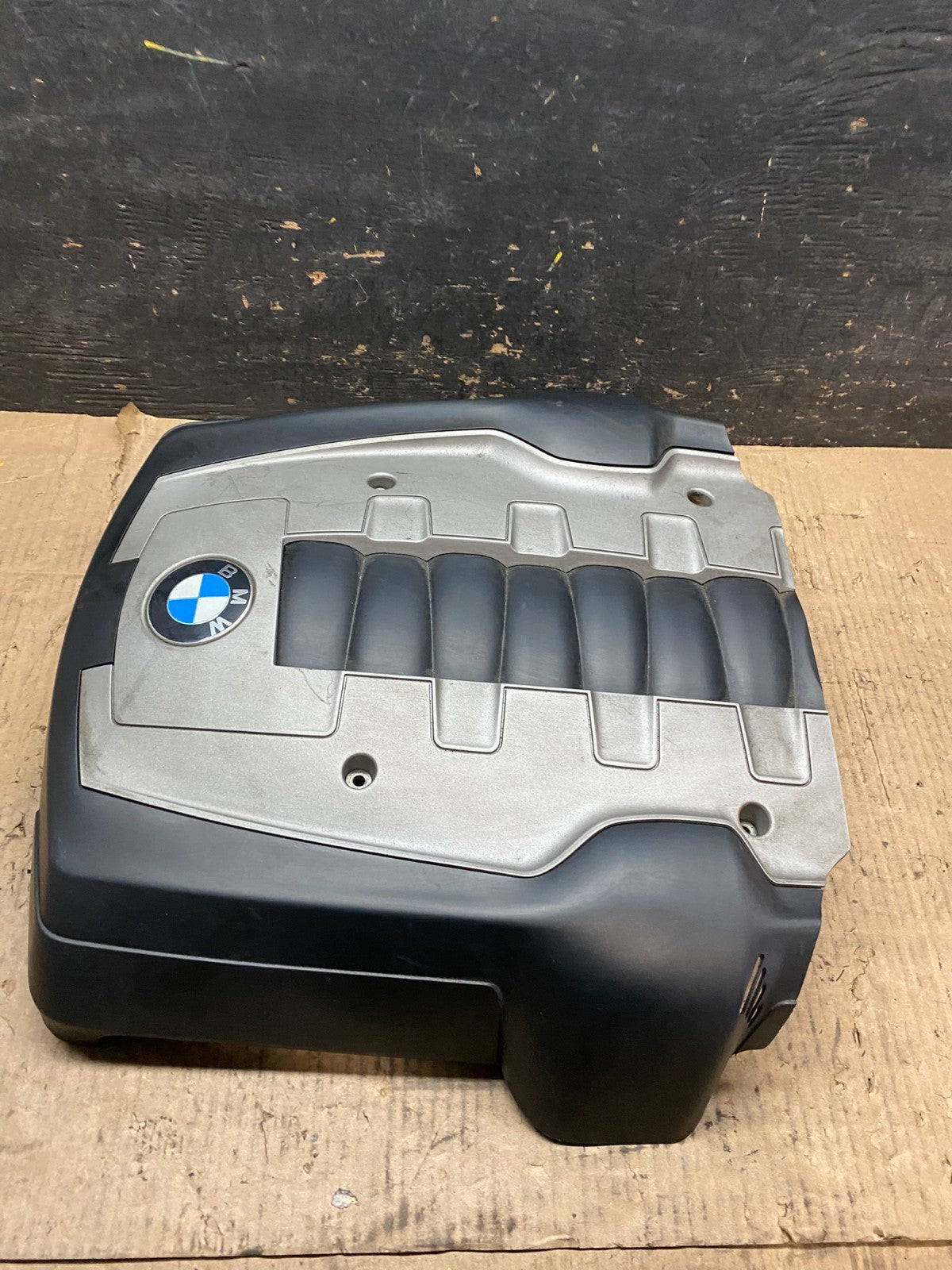 2006 to 2010 BMW 550i 650i 750i Plastic Engine Cover Shield OEM U6152 DG2