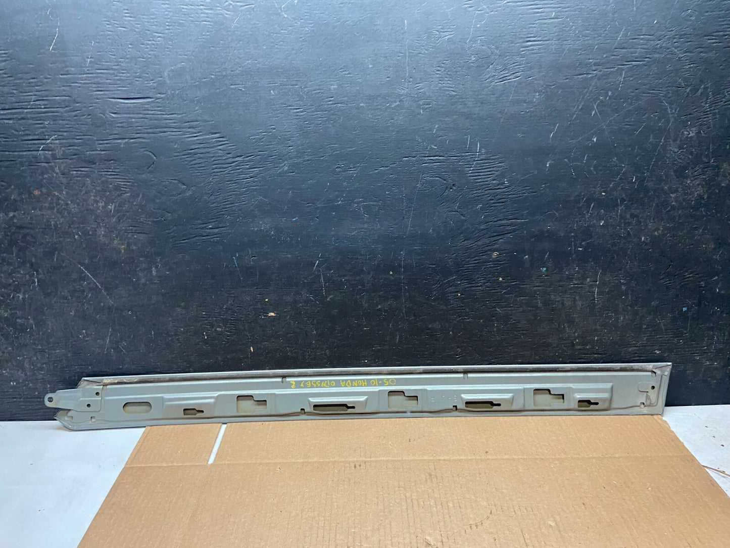 2005 to 2010 Honda Odyssey Right Side Rail Cover Quarter Trim Molding J14165