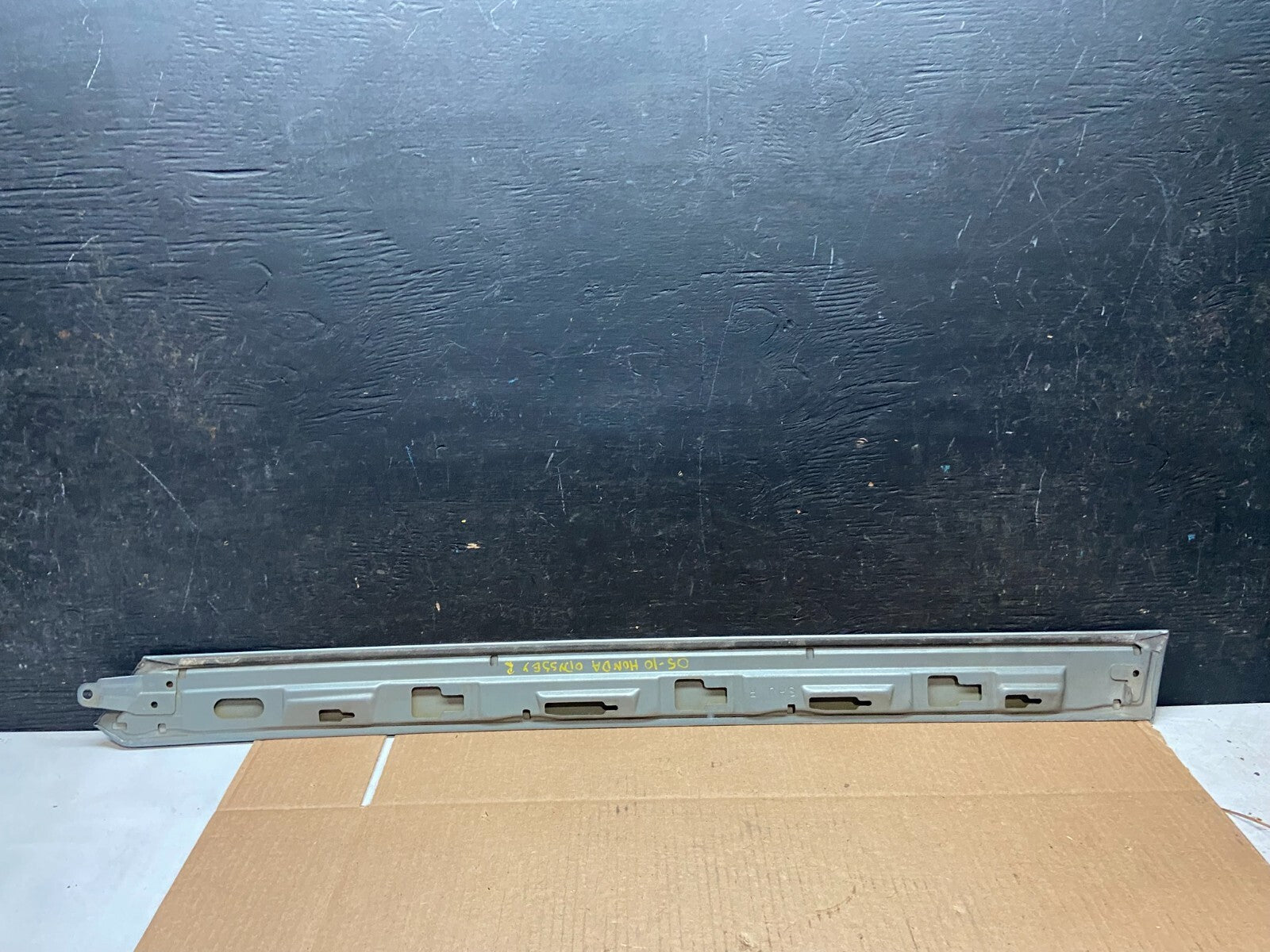 2005 to 2010 Honda Odyssey Right Side Rail Cover Quarter Trim Molding J14165
