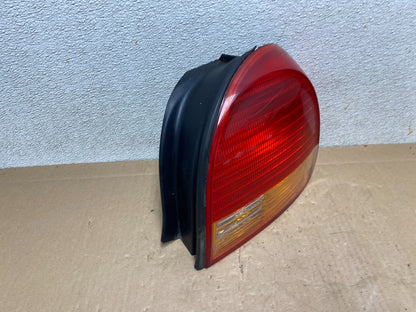 1999 2000 2001 Hyundai Sonata Right Passenger Rh Side Tail Light Oem S0620 DW2