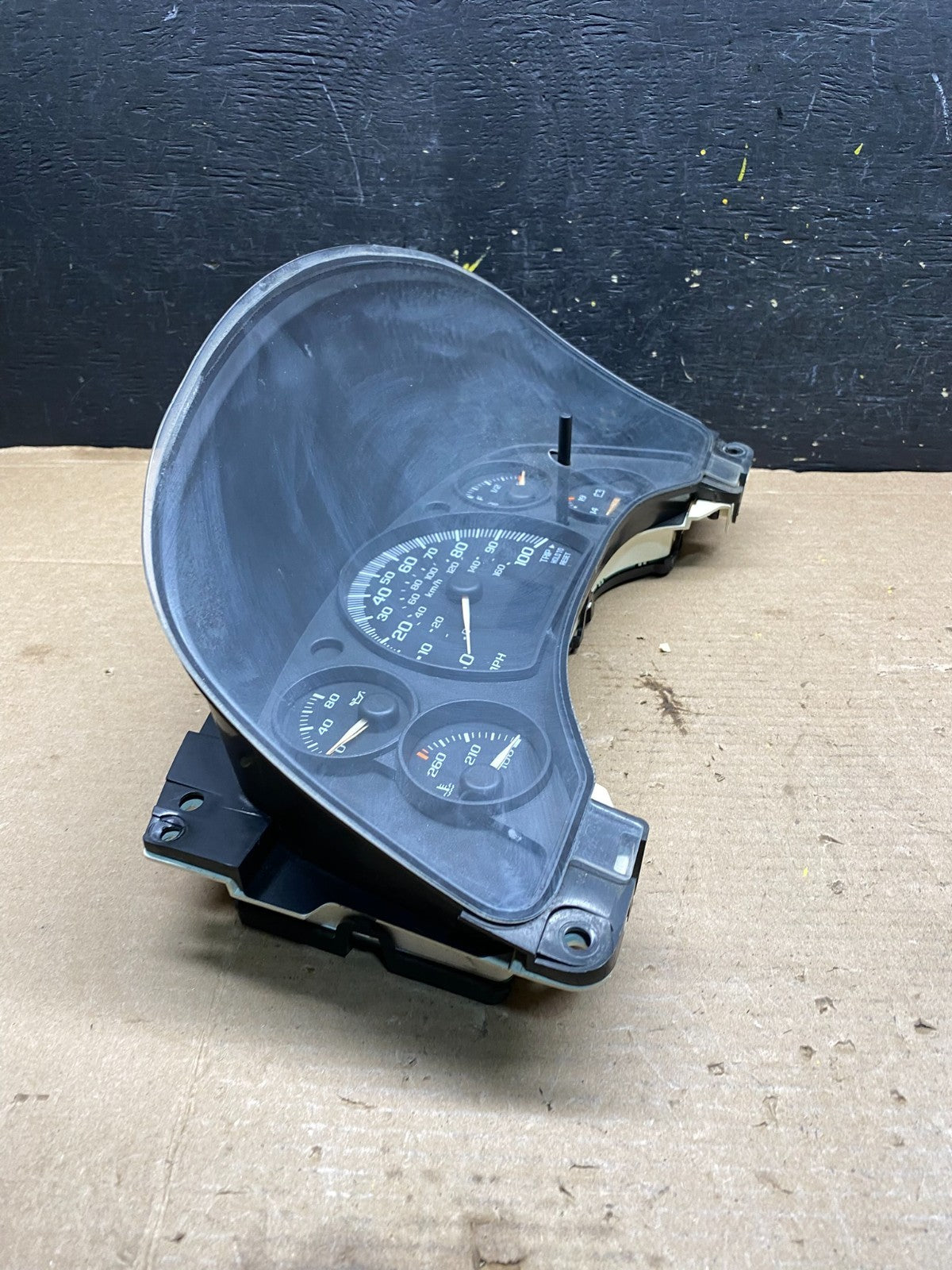 2004 to 2007 Chevrolet Express Speedometer Cluster Gauge OEM  r2769 DG1