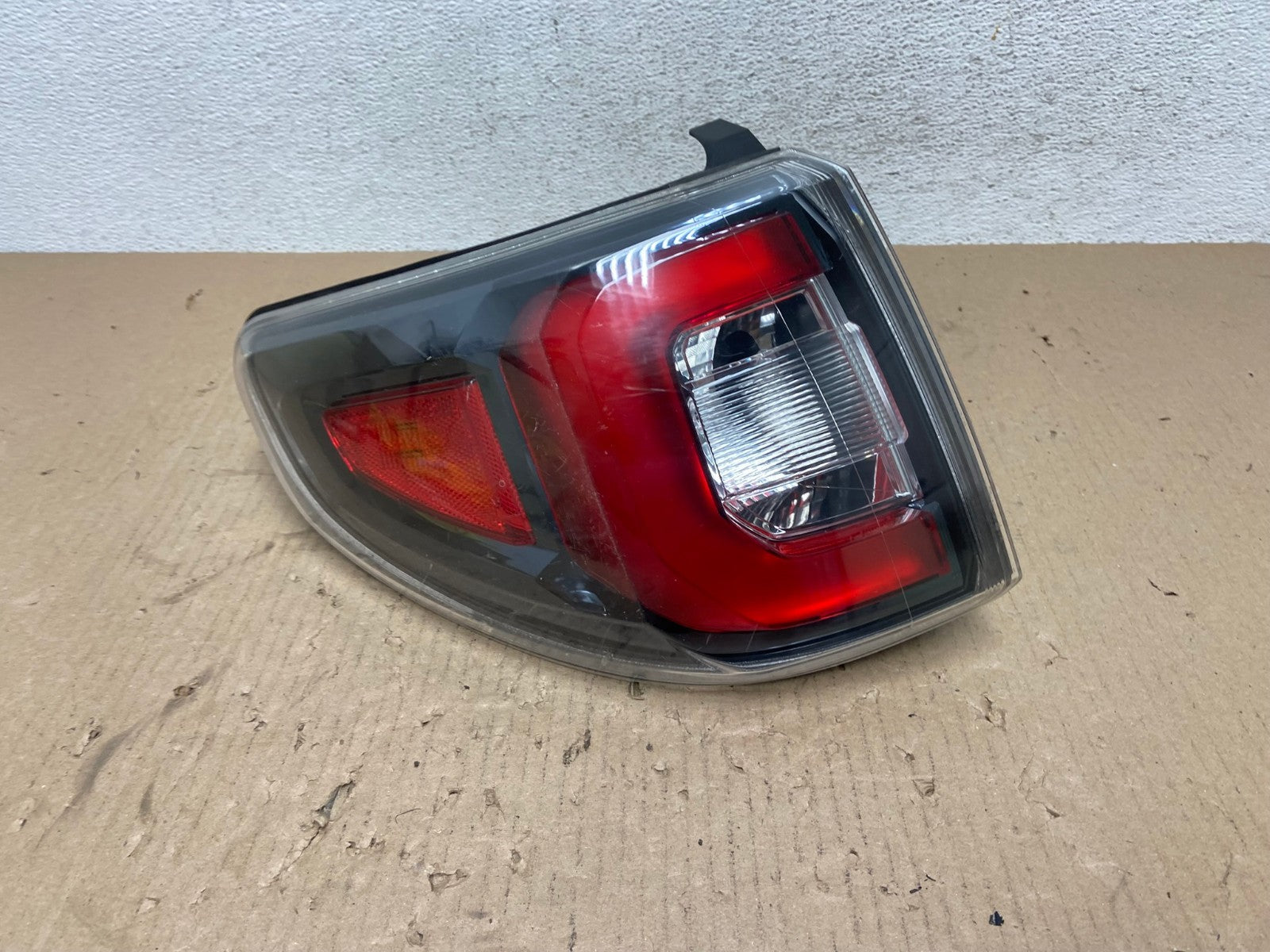 2013 to 2016 GMC Acadia Left Driver LH Side Tail Light AE8812 LK0