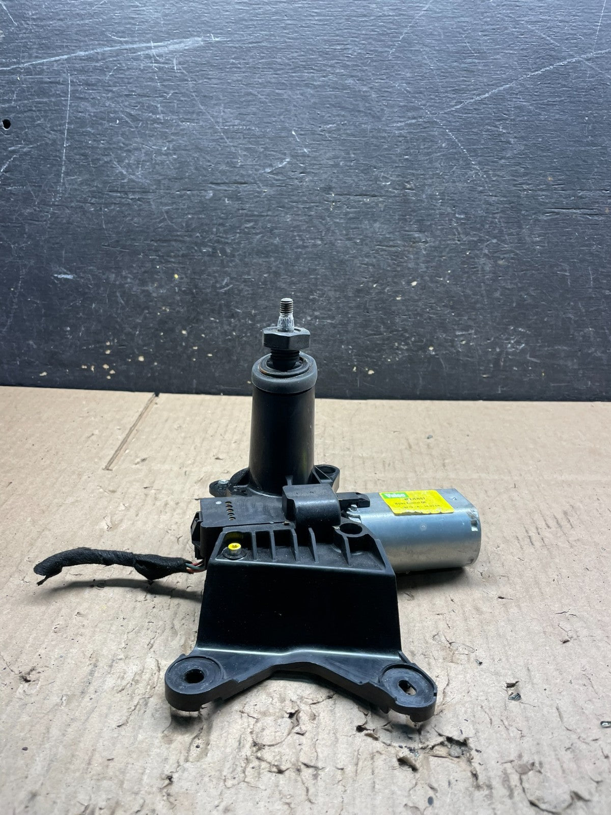 2010 to 2016 Cadillac SRX Rear Windshield Washer Wiper Motor V8835 DG1